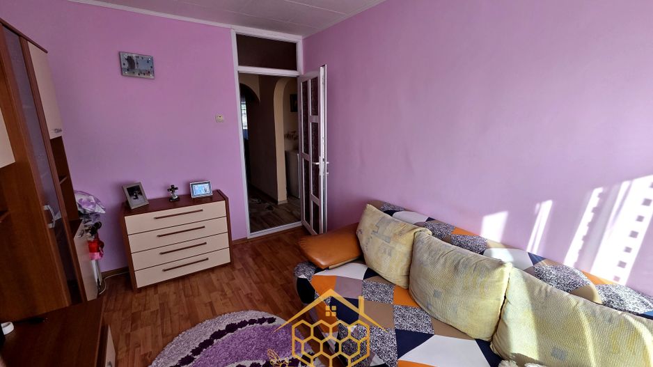 Apartament cu 3 camere in zona centrala - Filiasi - Poză 10