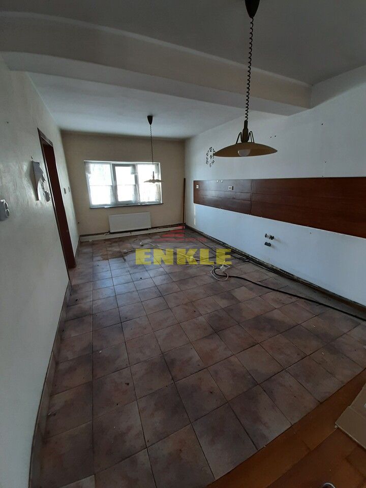 Hala 660 mp + vila 450 mp+ spatiu birouri 135 mp + teren 5000 mp, zona Hudum, pret negociabil - Poză 5