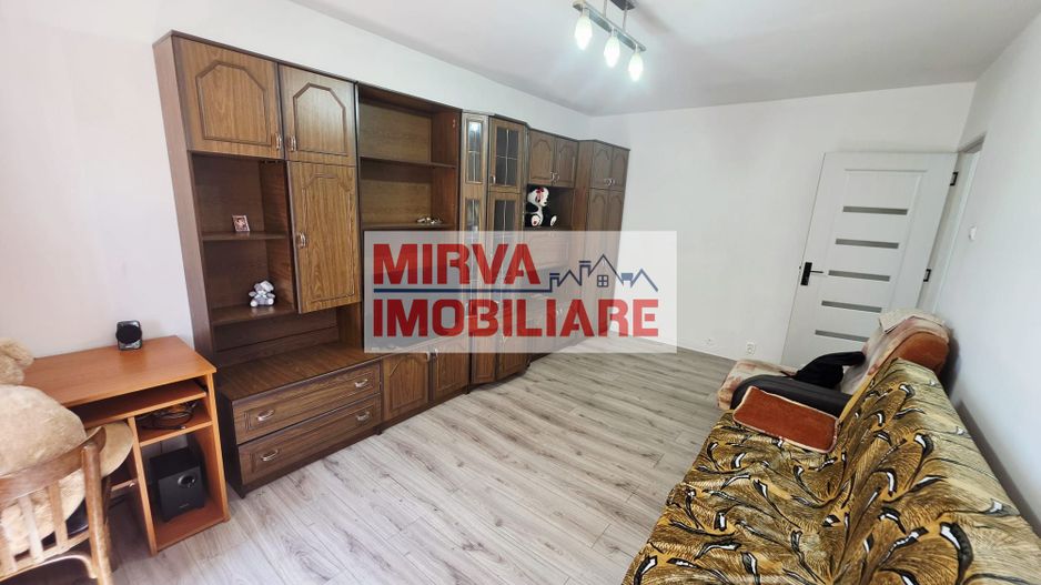 Apartament 2 camere, mobilat si utilat, zona 9 Mai - Poză 3