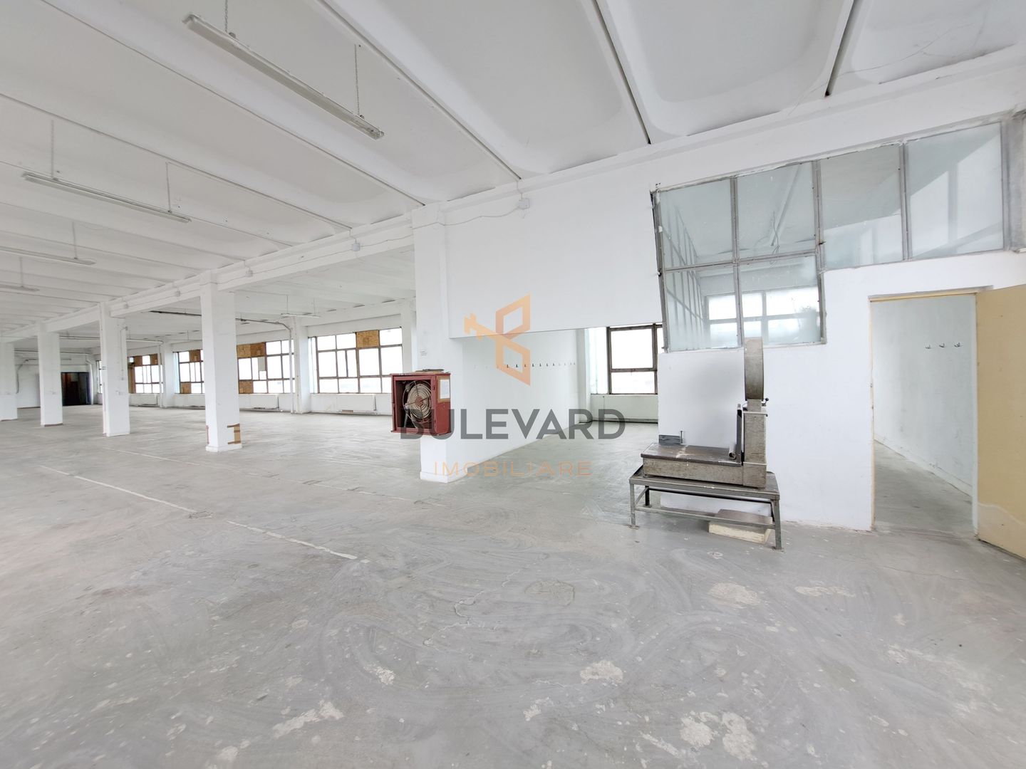 Spatiu industrial 614 mp, Lift, Zona Piata 1Mai! - Poză 2