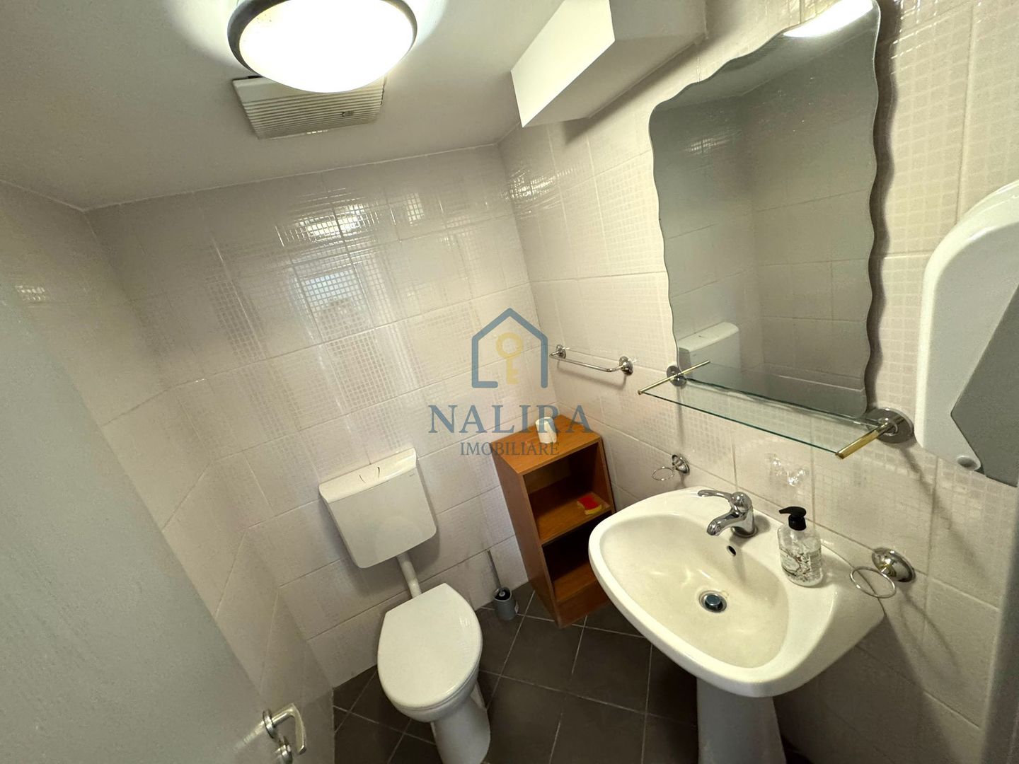 Spatiu comercial de inchiriat- parter - in cladire de birouri Olteniei - Poză 8