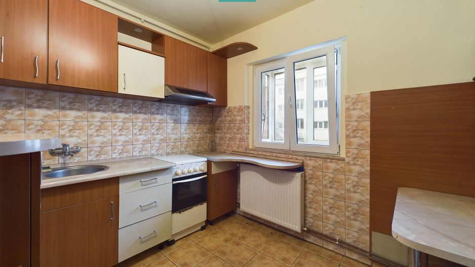 Apartament cu 3 camere în Zona 300 - Poză 4