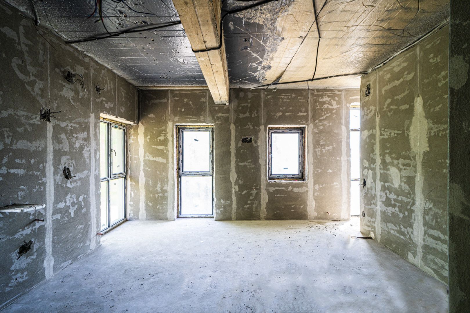 Apartament 3 cam., 2 bai, 2 balc., bloc nou, finisat la cheie, centrala termica - Poză 1
