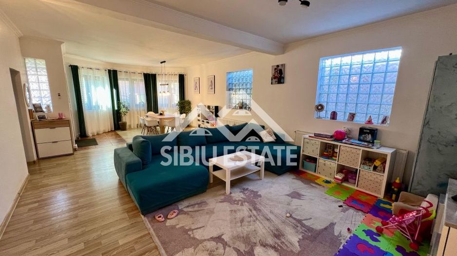 Casa moderna, spațioasa, curte generoasa pe un nivel în Sura Mare - Poză 3