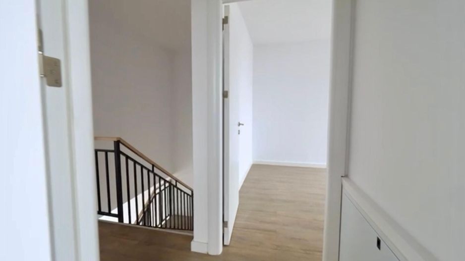 Vila noua 4 camere - zona de Nord - Poză 4