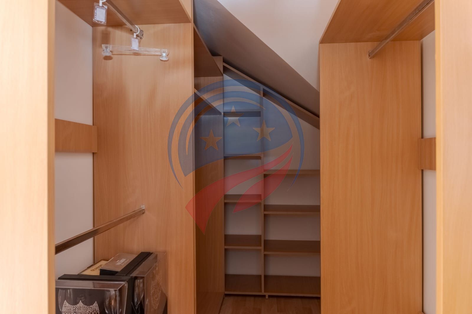 Vila superba cu cinci camere zona centrala - Poză 22