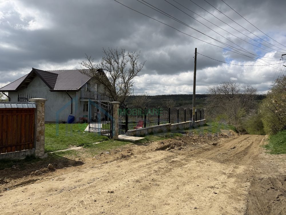 Casă P+M, 145 mp, teren 1640 mp, în zonă liniștită, Grajduri (Cărbunari) - Poză 1