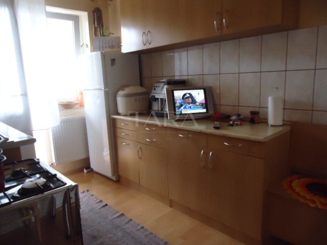 Apartament cu 4 camere de vânzare - Poză 3