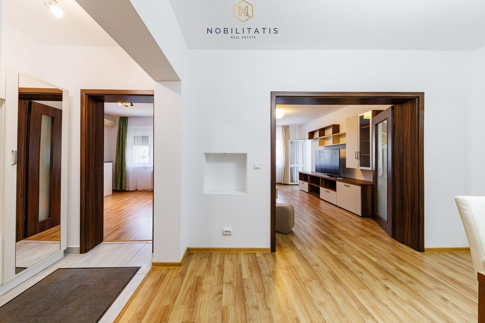 Un apartament cum rar găsești, în centrul orasului | Garaj privat - Poză 1