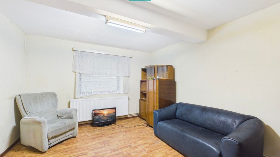 Casă cu 755 mp teren, zonă centrală Curtici - Poză 4