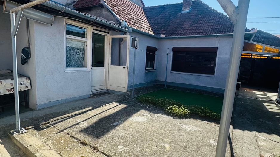 Casa singur in curte zona Velenta - Poză 1