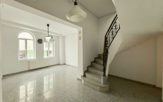 Vila spatioasa | Complet renovată | Central - Poză 1