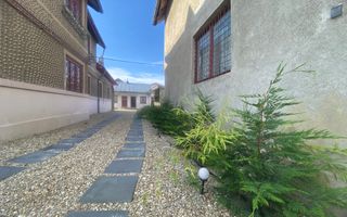 Vanzare casă cu potențial rezidențial și comercial în Pucioasa -441 mp - Poză 3