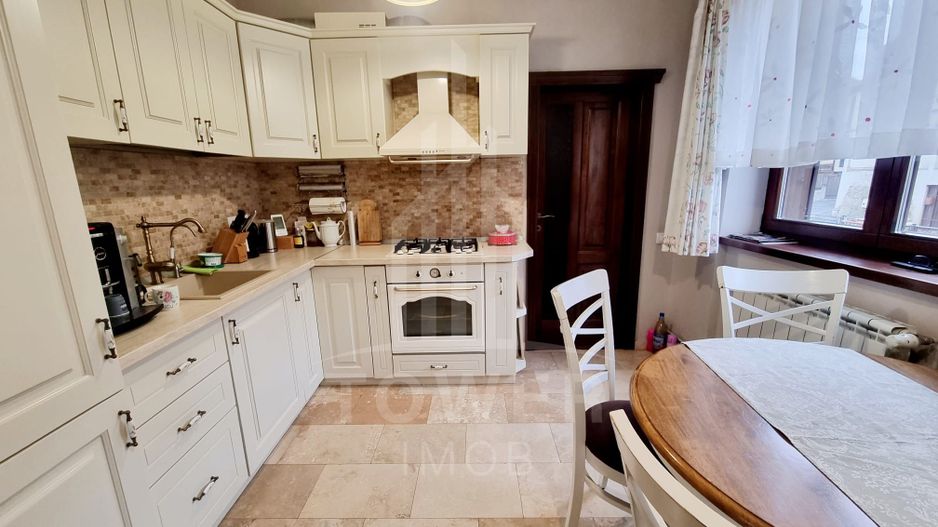 Apartament la vila de vanzare 3 camere | Zona Centrala | 100 mp utili - Poză 2