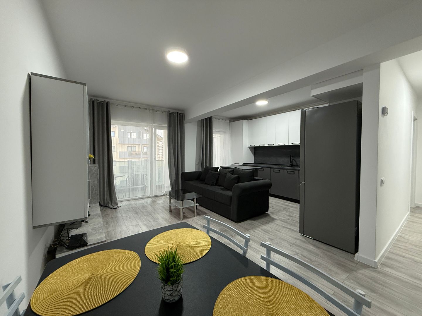 Apartament 2 camere modern cu balcon spatios zona Doamna Stanca - Poză 1