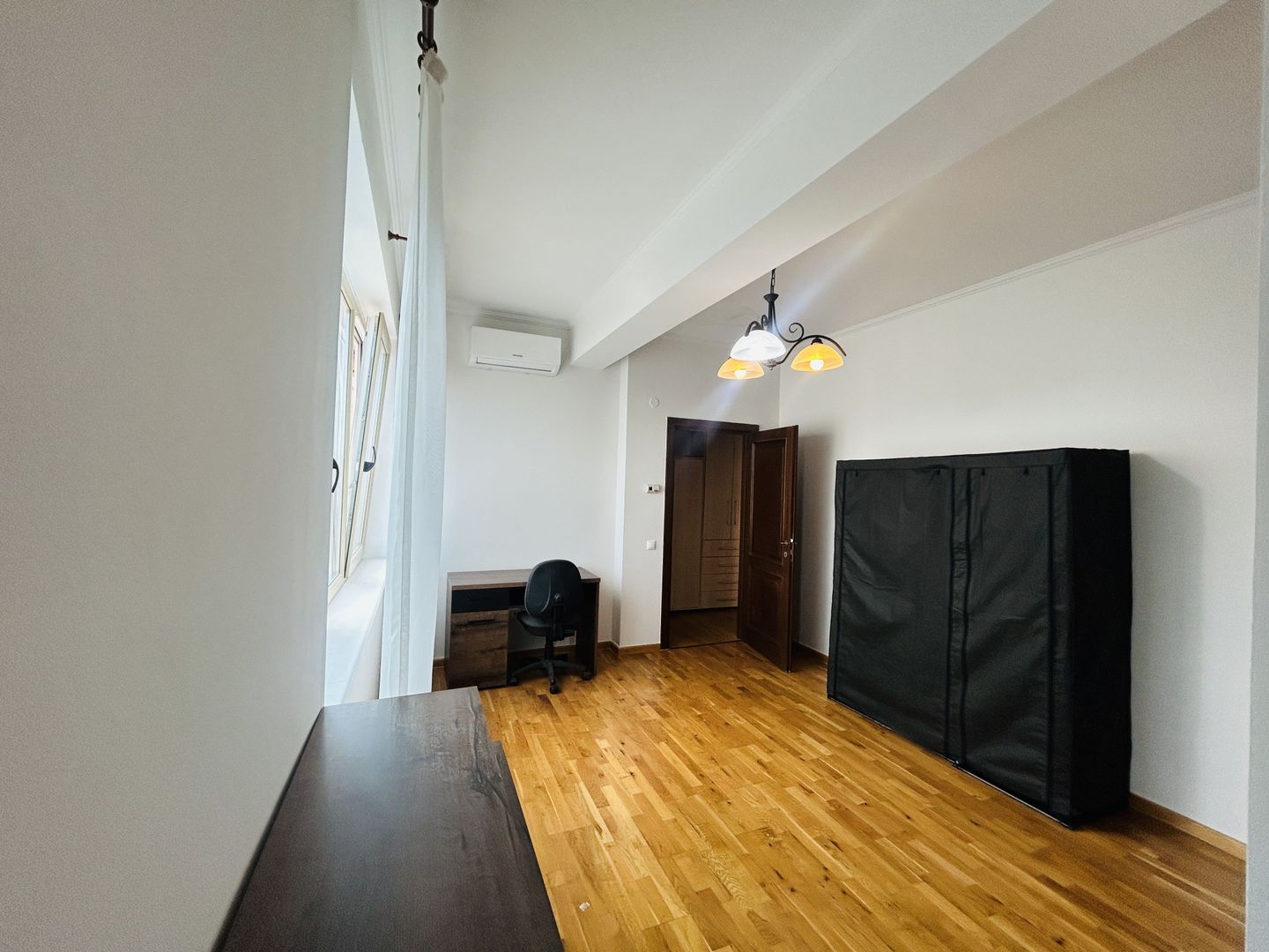 Penthouse de inchiriat, zona buna, terasa mare, mobilat si utilat - Poză 17