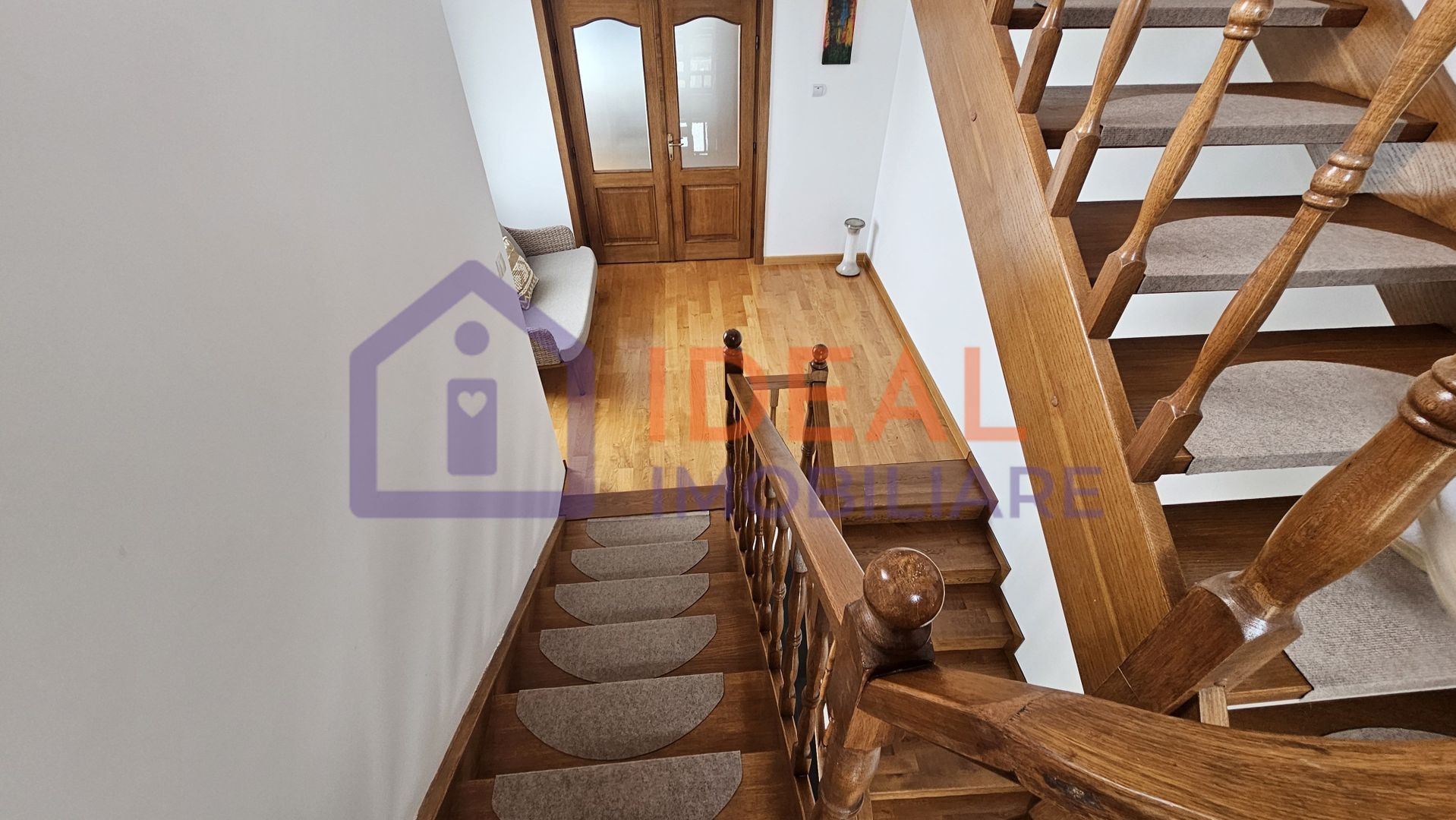 Casă deosebită, cu 5 camere, cu teren de 1132 mp – Cisnădioara - Poză 24