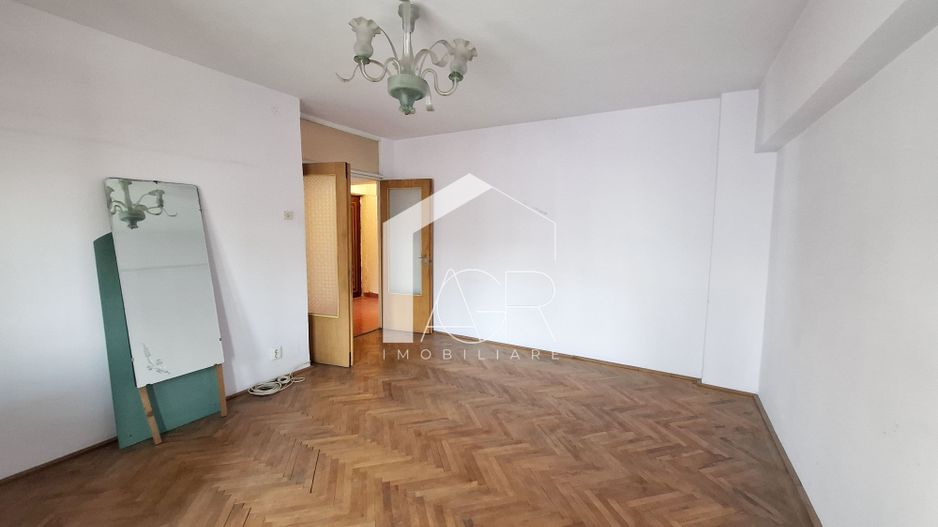 Apartament cu 3 camere, decomandat, Piata Mihai Viteazu - Poză 3