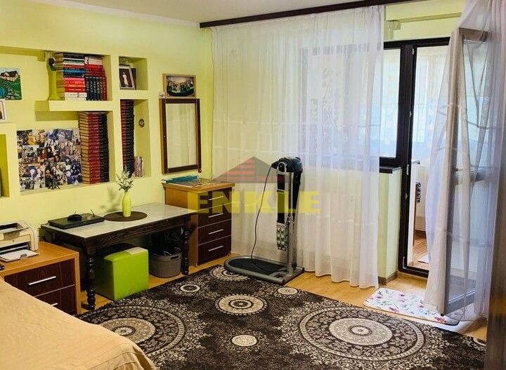 De vanzare Spatiu Comercial cu preluare afacere + Apartament 3 camere. 130.000 Euro Negociabil - Poză 4