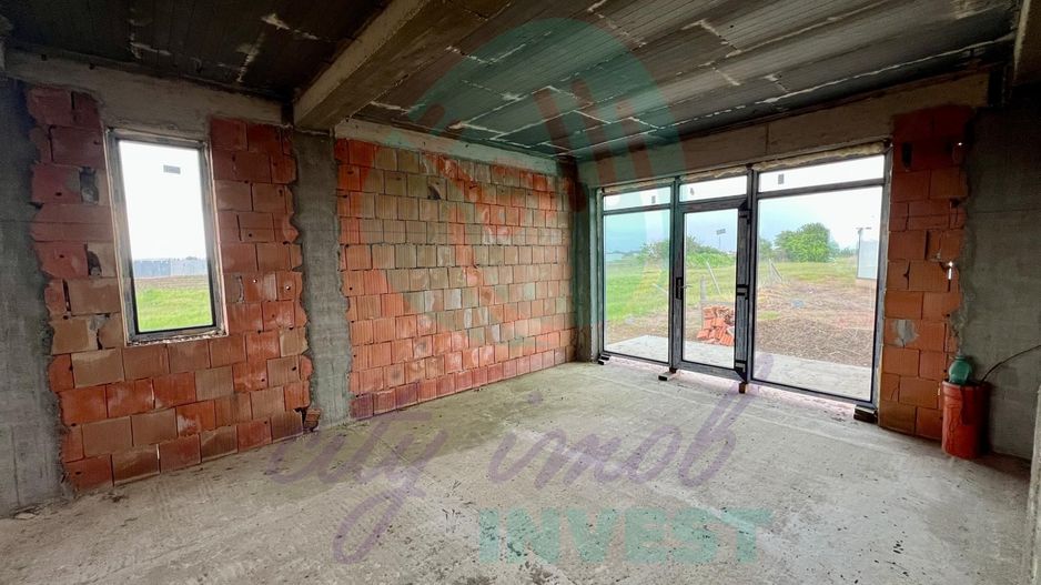 Casă la roșu P+1 | Teren 1750 mp | Dobreni-Giurgiu | Zonă liniștită - Poză 4