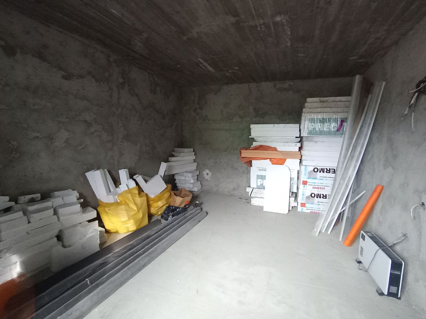 Casa Individuala Suprafete Generoase, Teren Mare, La Rosu - Poză 11