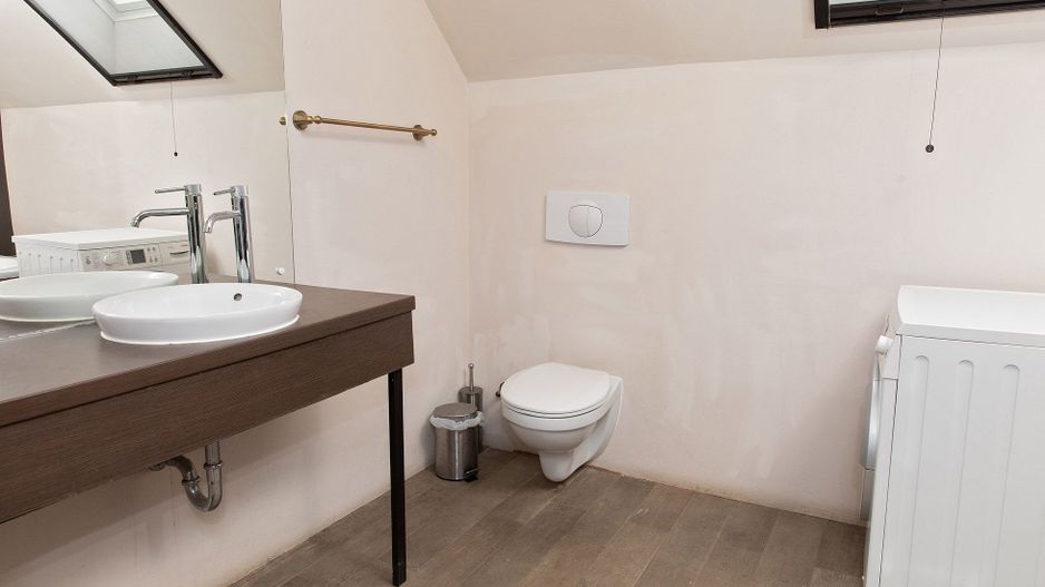 Vilă cu 5 dormitoare, 4 băi, 2 248mp teren, piscină. Preț: 229 000 Eur - Poză 24