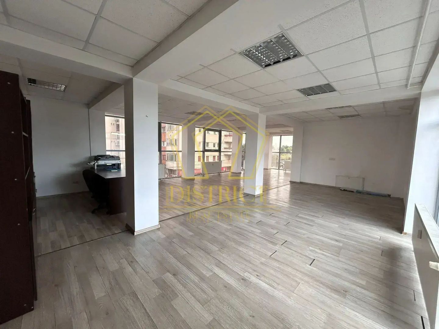 Spatiu birou renovat luminos cladire birouri I Simion Barnutiu - Poză 3
