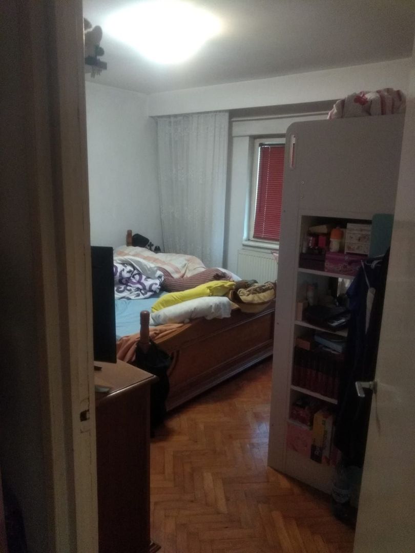 Ag EUROPA vinde apt. 2 cam. la etajul 4 in Carpati 2. - Poză 2