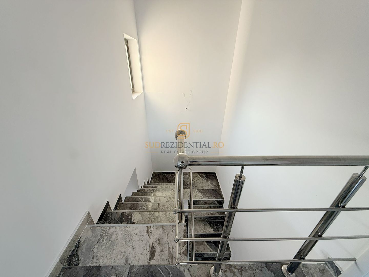 Casă spațioasă de vânzare – Sector 4, Metrou Aparatorii Patriei - Poză 15