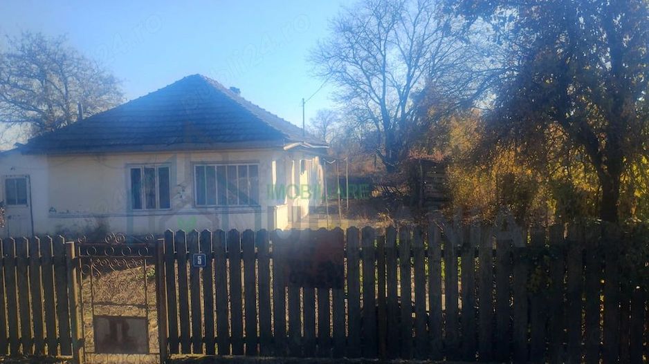 Casă de vânzare cu grădină de 10 ari, zona Țibănești - Poză 1