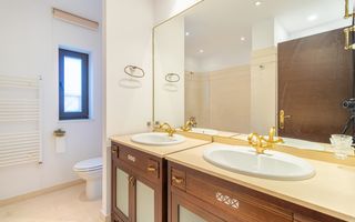 Vanzare - vila spatioasa cu gradina - Condominiu - Iancu Nicolae - Poză 14