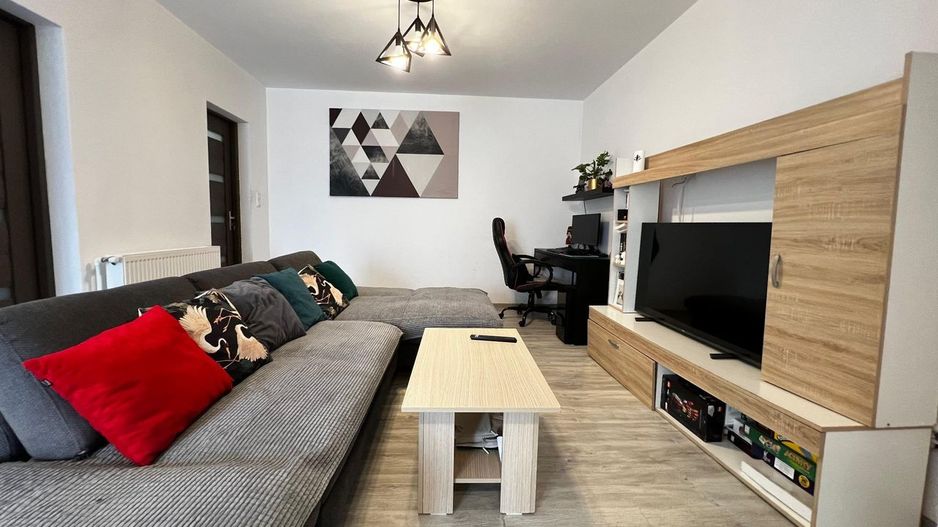 Casa cu 2 camere zona centrala - Poză 1