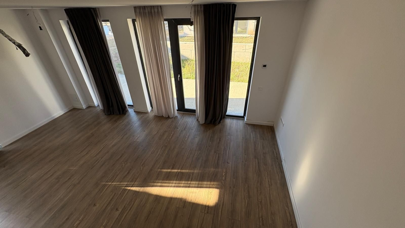 Casa 4 camere cu 2 locuri de parcare - Poză 15