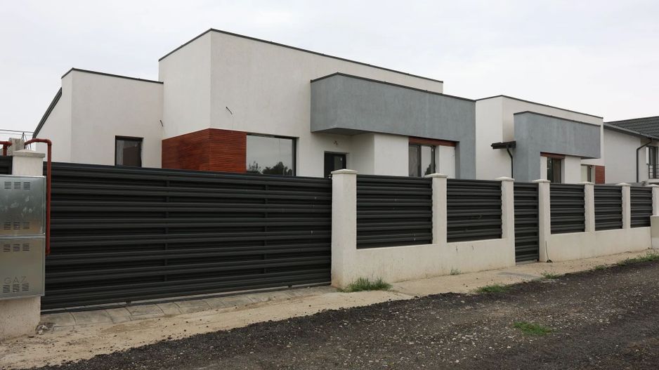 Casă / Vilă cu 4 camere de vânzare în Berceni - Poză 2