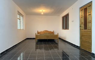 Vanzare apartament -3 camere la casă, etaj 1+pod+cota teren–Târgoviște