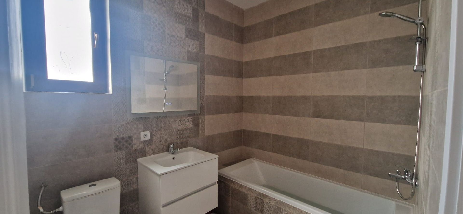 Apartament 3 camere 64 mp + loc de parcare Lunca Cetatuii 95000 euro - Poză 6