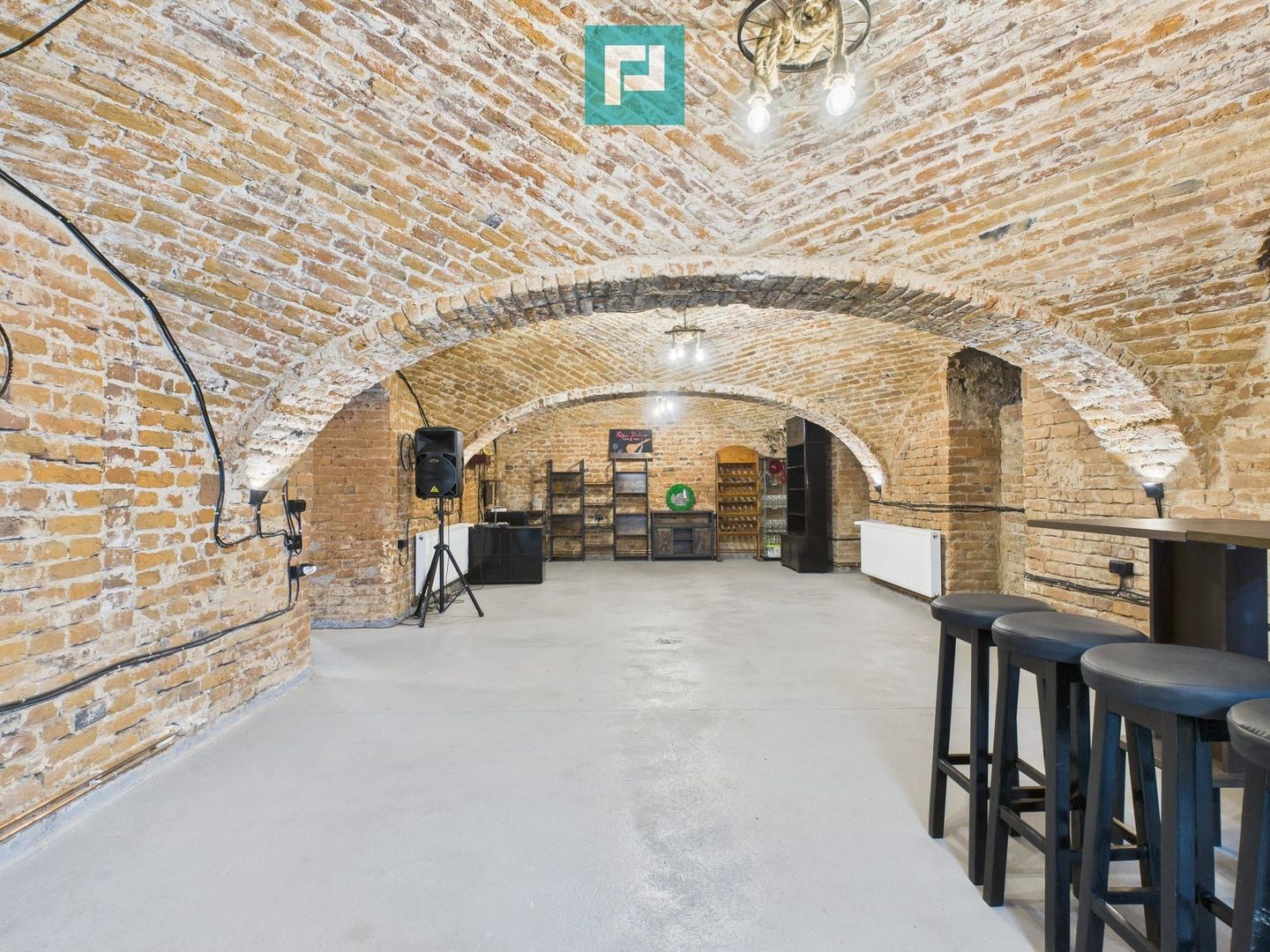 Eleganță subterană - pivniță exclusivistă Arad - Poză 26