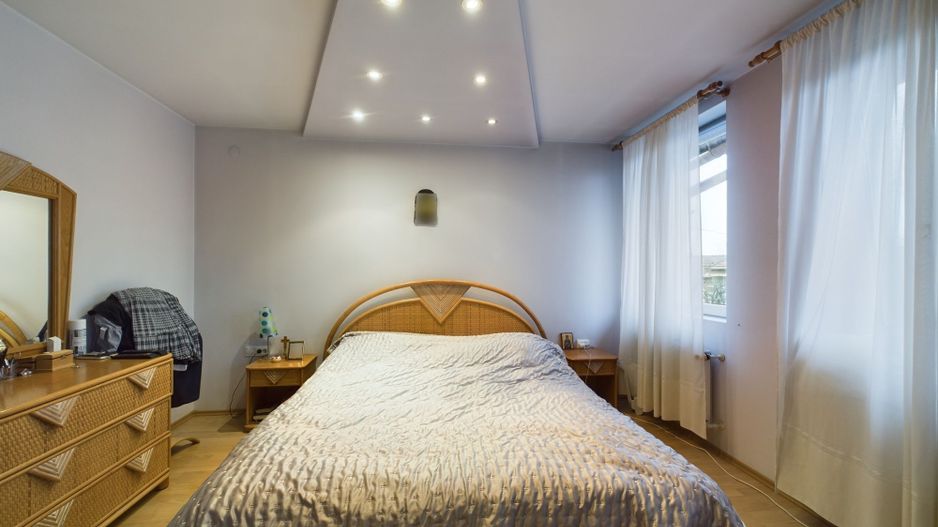 Casă situată Central în Dumbrăvița - Poză 20