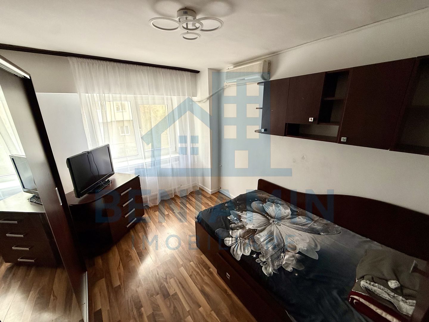 3 decomandate - 2 bai - etaj 1 - centrala proprie - McDonald's - Poză 2