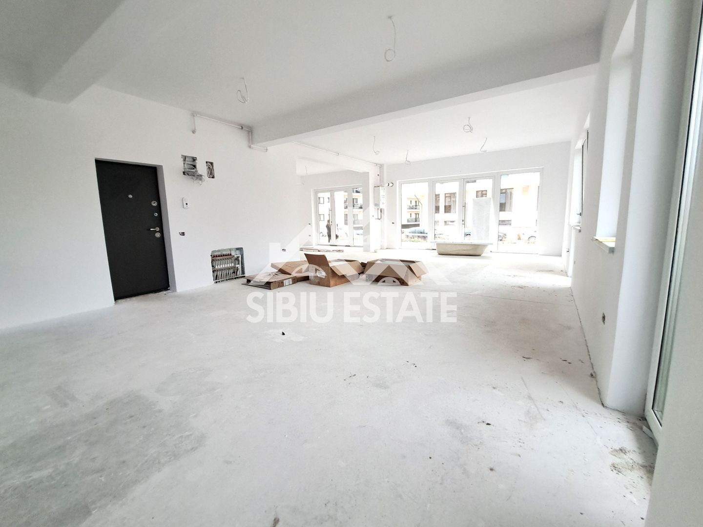 Spatiu comercial 190 mp vitrine la strada, dublu acces, parcari - Poză 2