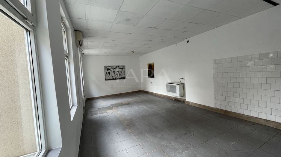 De vânzare imobil situat semicentral - Poză 1