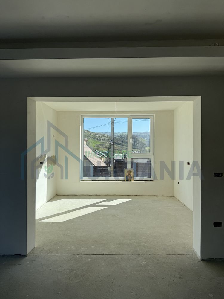 Vilă nouă în Barnova, 216 mp utili, 4 dormitoare, 4 băi, garaj, teren 700 mp - Poză 4