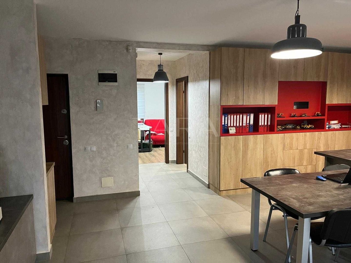 Apartament cu 2 camere și grădină proprie, stradă privată. - Poză 1