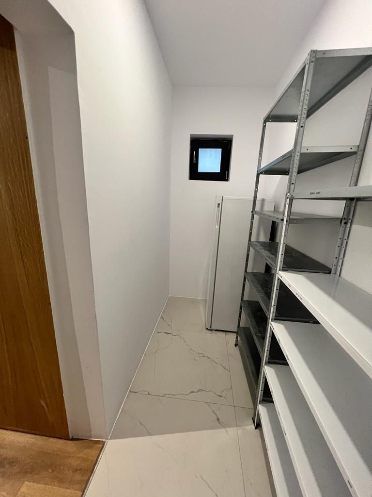 Locuinta moderna spatioasa cu garaj - Poză 24