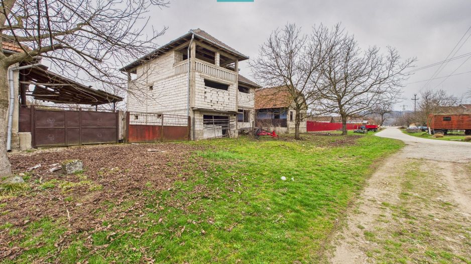 Casă la roșu în localitatea Almaș, Arad. - Poză 2