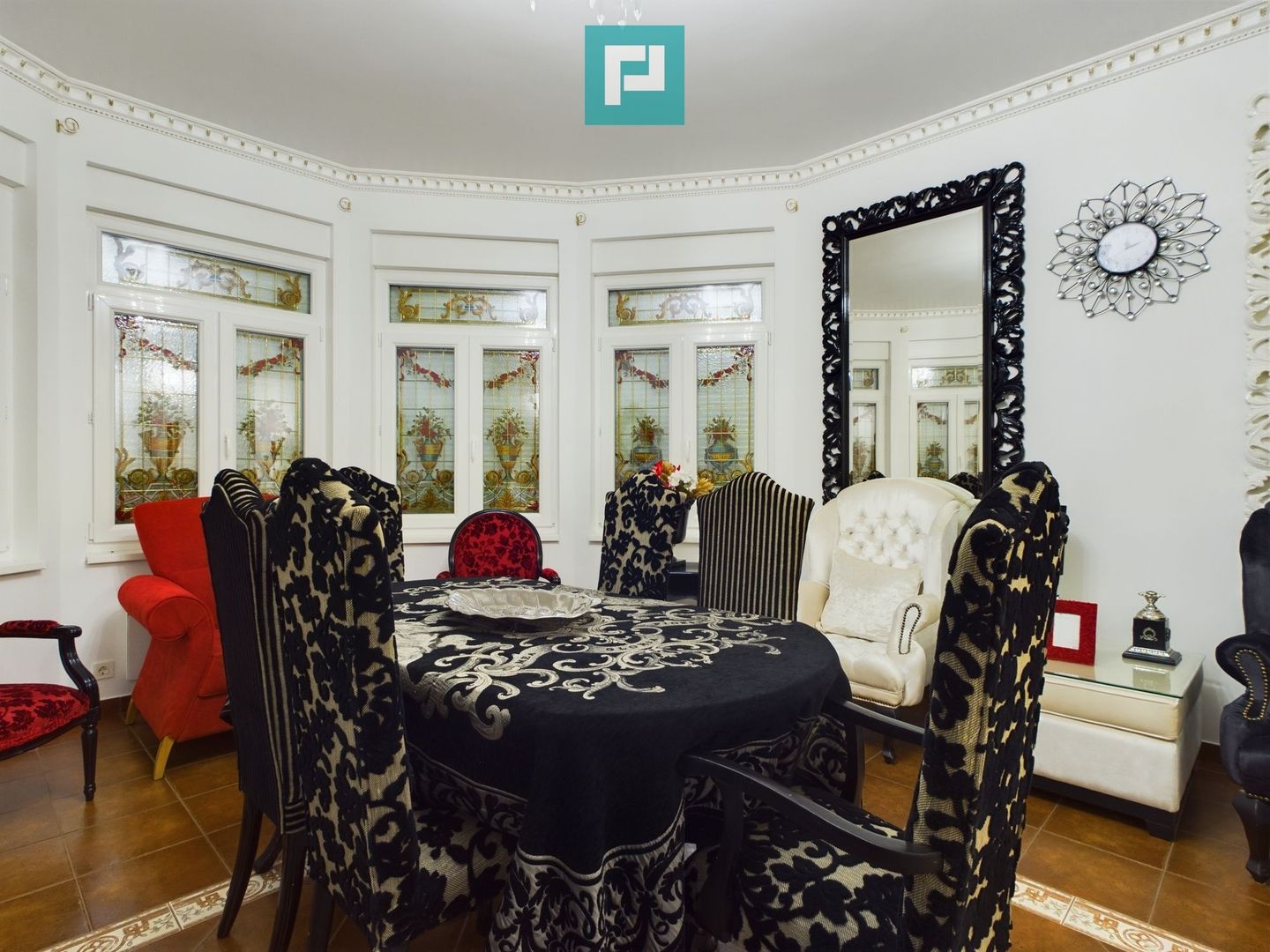 Vilă luxoasă cu o casă de oaspeți în Serbia - Poză 24