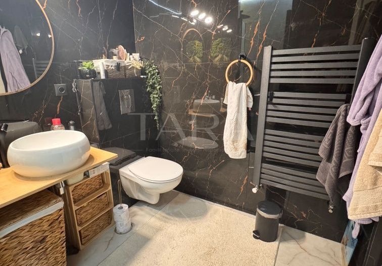 Apartament decomandat, renovat complet, mobilat, parcare inclusă. - Poză 8