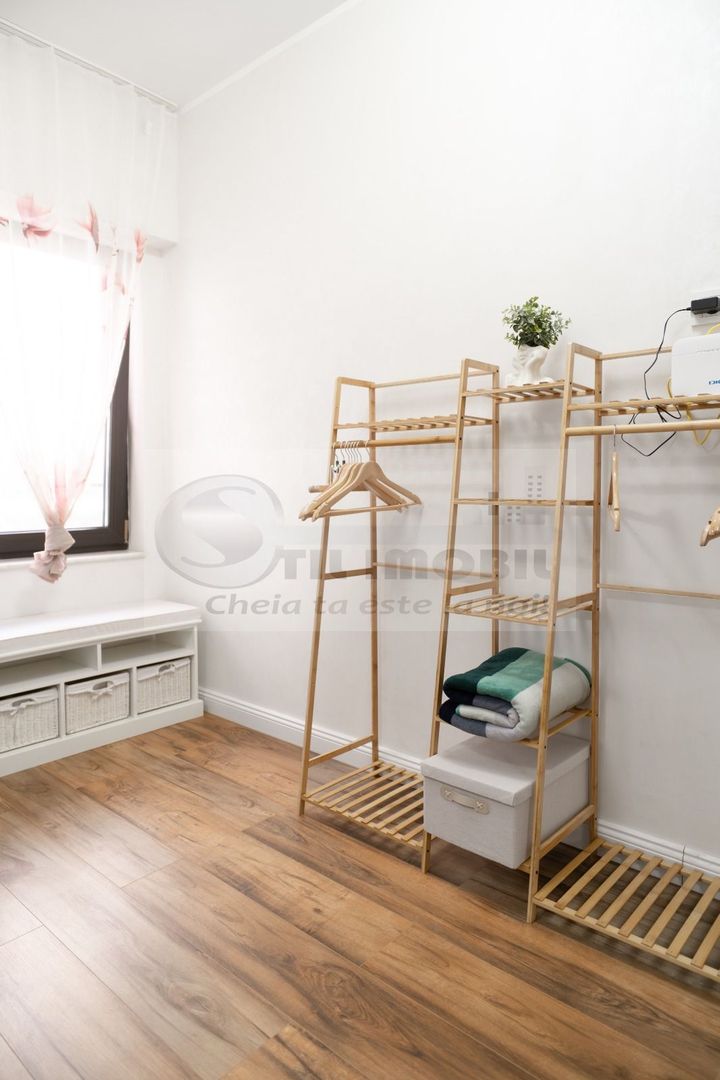 2 cam SD Royal Town, 56 mp, 2 balcoane, parcare, mobilat ,169.000 € - Poză 15