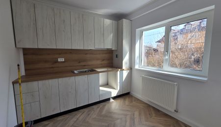 Apartament de vanzare 2 camere semidecomandat -  zona Bere - Pitesti