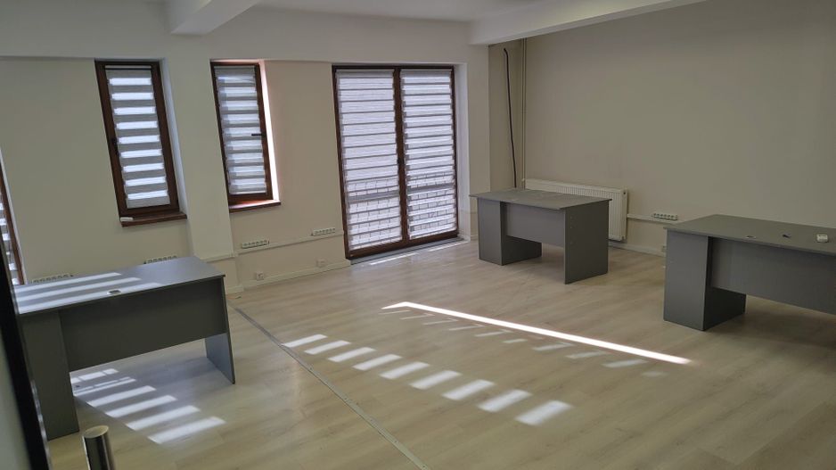 Spatiu de birou 60mp. cu parcare,zona Centrală - Poză 1